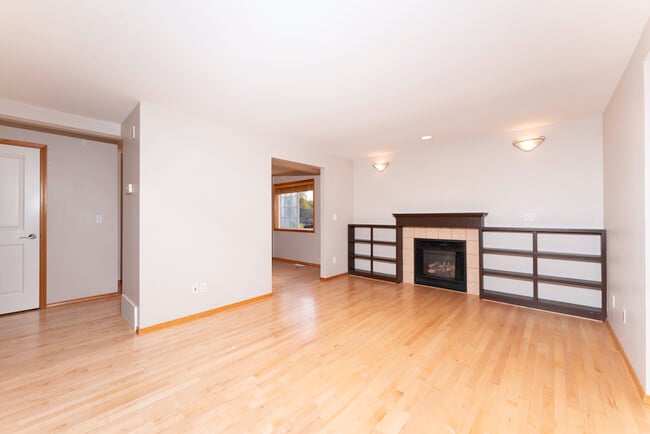 Building Photo - 1625 S Weller St