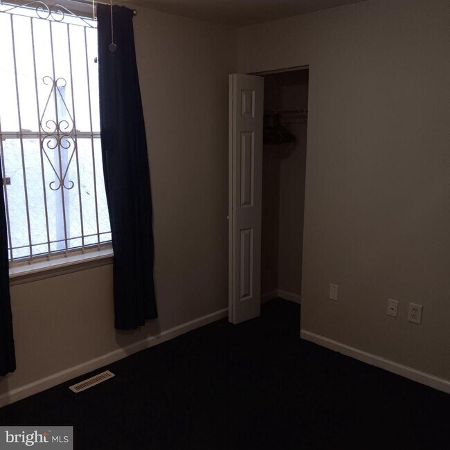 Building Photo - 1732 W Diamond St