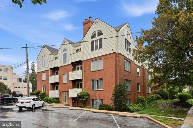 Building Photo - 1504 N Broom St