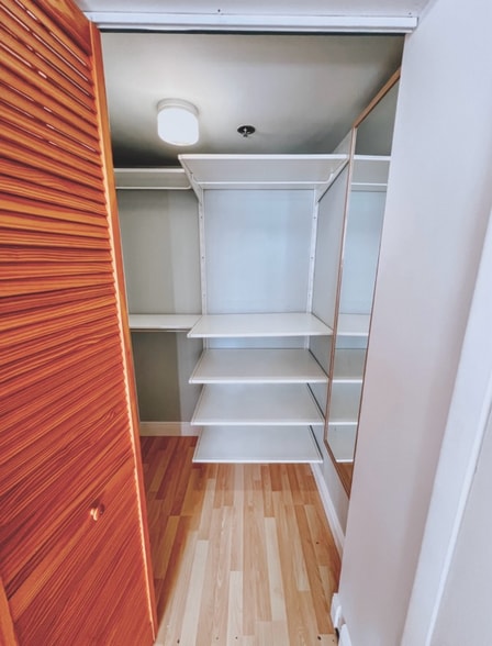 Building Photo - 540 Brickell Key Dr