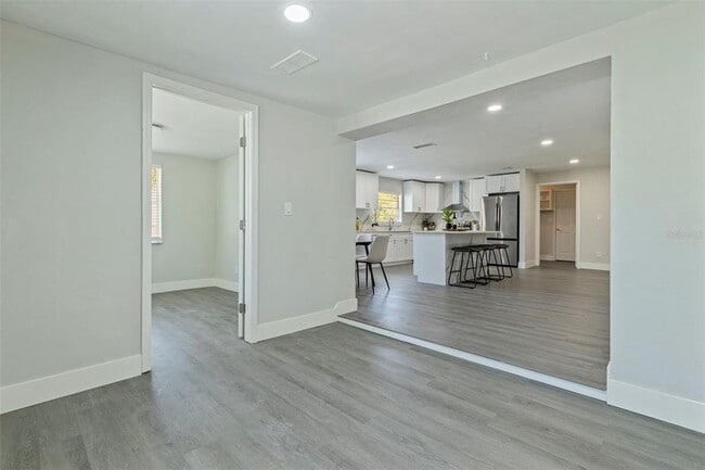 Building Photo - 834 Riverside Dr