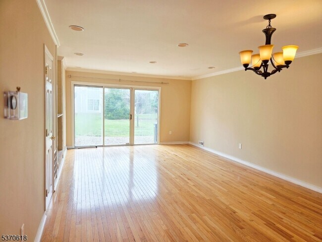 Building Photo - 3705 Pinhorn Dr