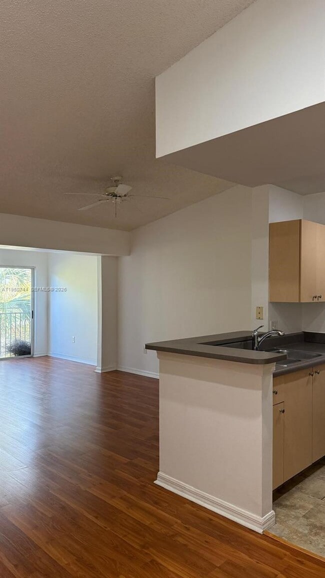 Building Photo - 2494 Centergate Dr