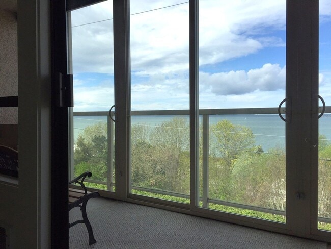 Building Photo - Bayview Condo with Updated Features  - Bou...