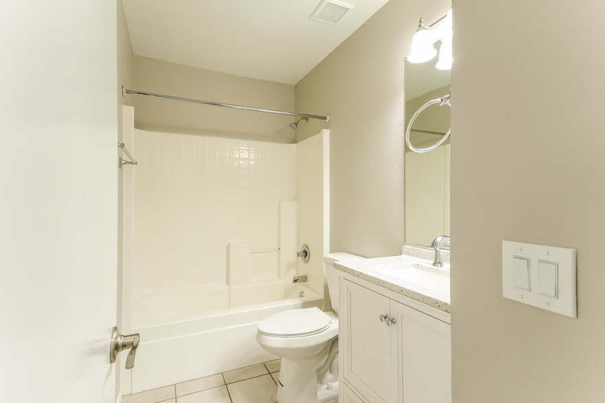 Building Photo - 10509 W Angels Ln