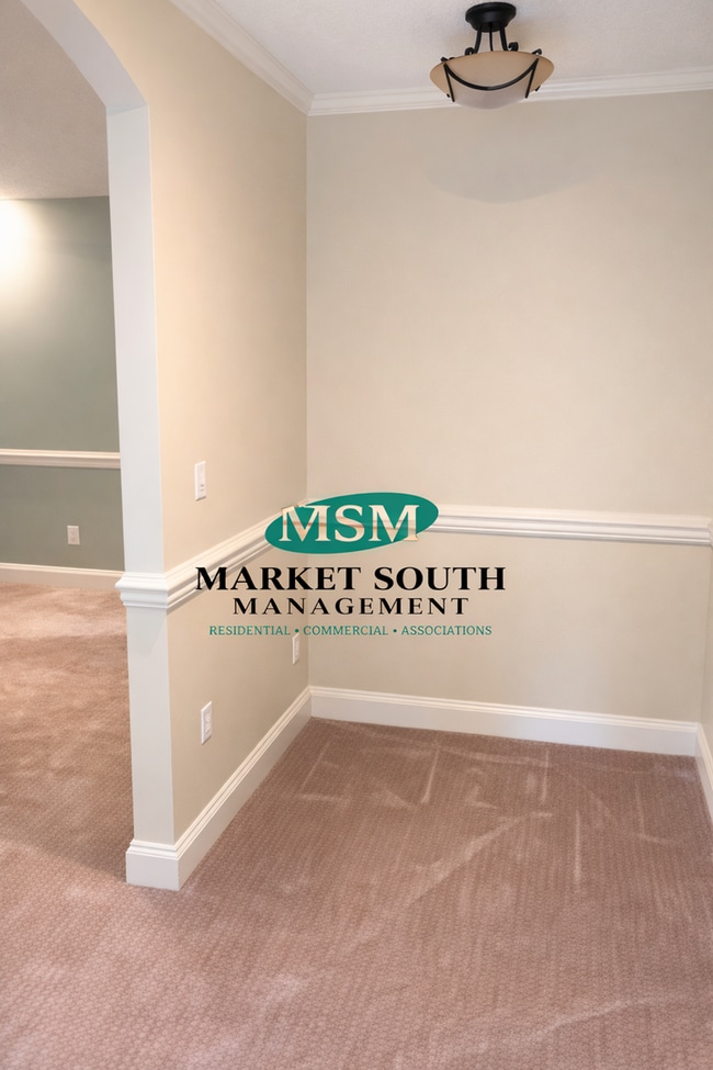 Building Photo - SOUTHBRIDGE BEAUTY- AVAILABLE NOW!