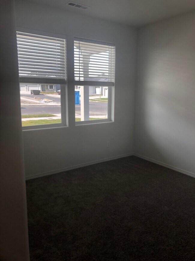 Building Photo - Beautiful Newer Home for Rent in Mae Valley.