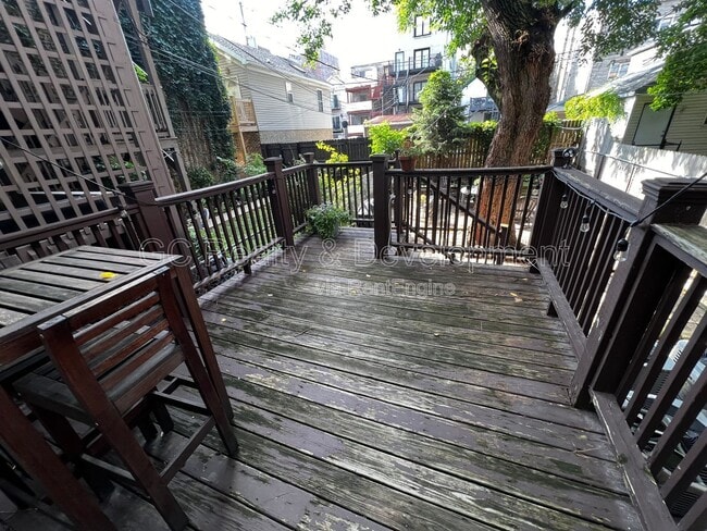 Building Photo - 1455 W Augusta Blvd