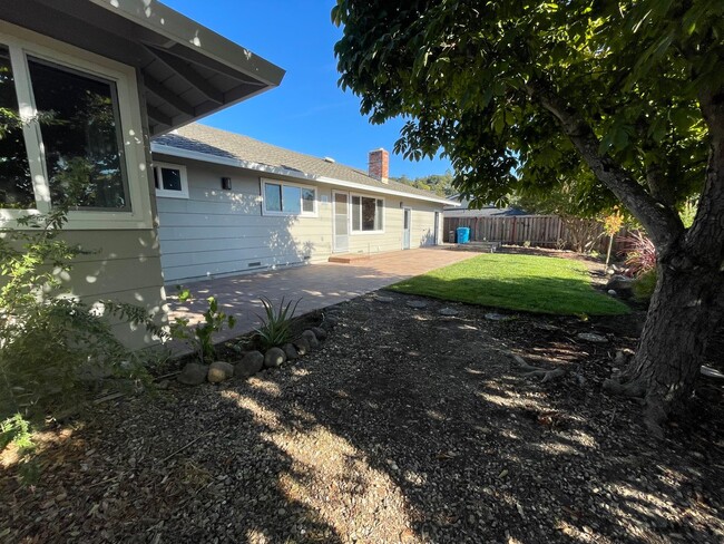 Building Photo - Lovely Santa Rosa 3 bedroom 3 bathroom Hom...