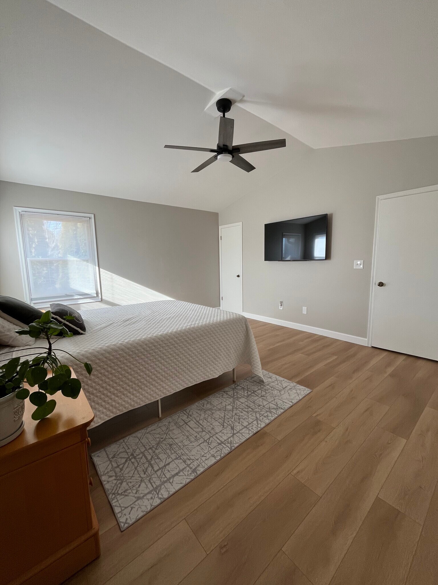 Master - 7811 S Burdick Ave