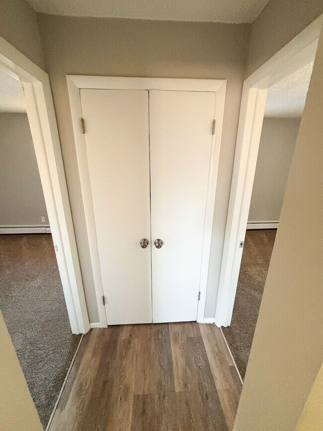 Building Photo - 1806 E La Salle St