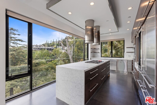 Building Photo - 8460 Harold Way