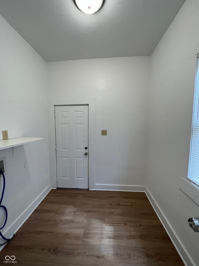 Building Photo - 730 W 9th St