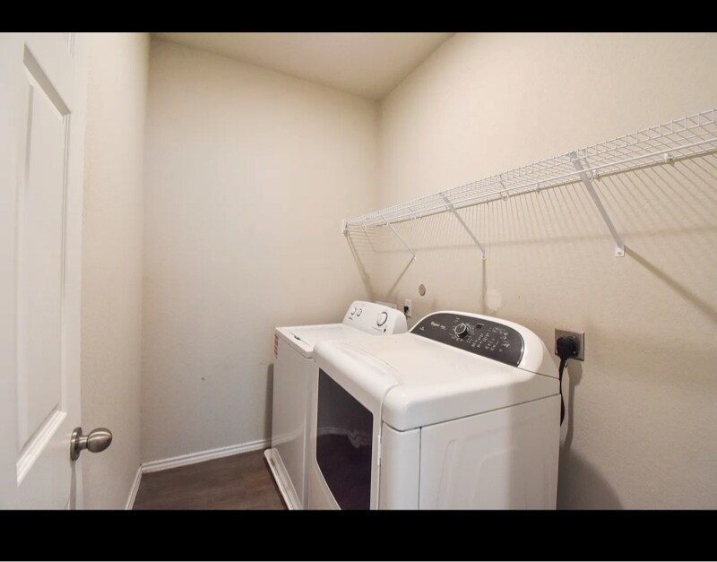 Building Photo - 3443 RedBud Grv