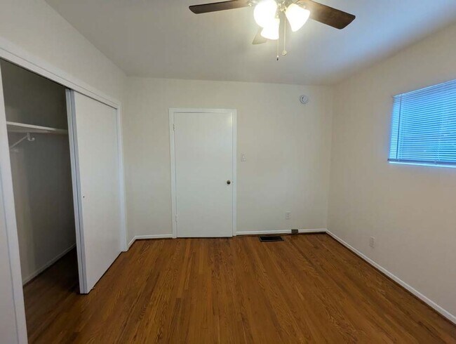 Building Photo - 1421 Kellam Ave