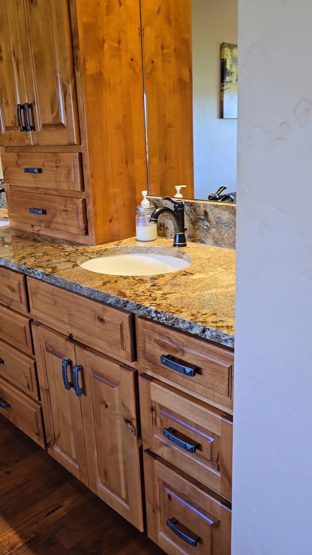 Building Photo - Country Living-Sisters Oregon