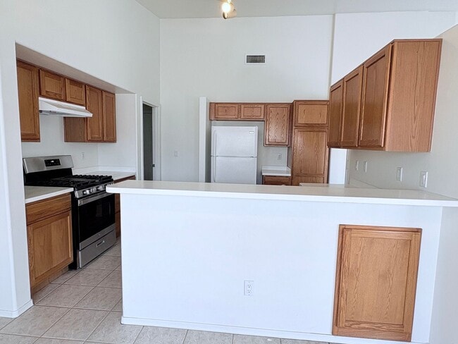 Building Photo - Lovely 3 Bedroom House!