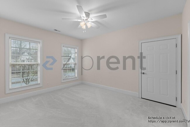 Building Photo - 1025 N Sharon Amity Rd