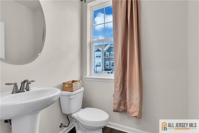 Building Photo - 504 E International Rd