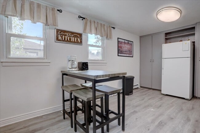 Building Photo - Completely Renovated & Fully Furnished 2Bed/1Bath/1 garage in Arvada!