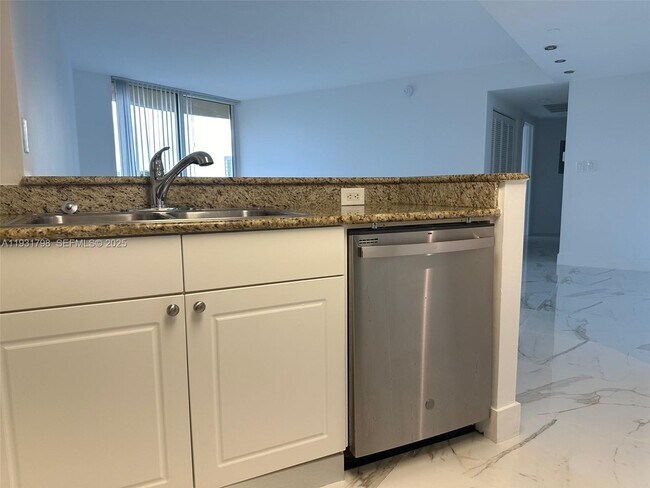 Building Photo - 19501 W Country Club Dr