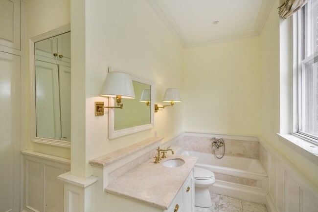 Building Photo - 404 Beacon St