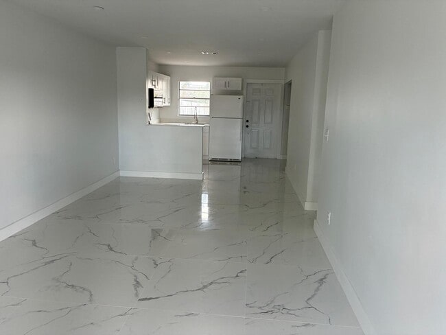 Building Photo - 4854 Weymouth St