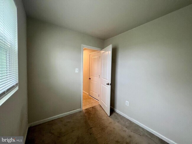 Building Photo - 255 Severna Pkwy