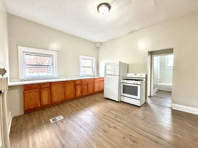 Building Photo - 3640 Reading Rd