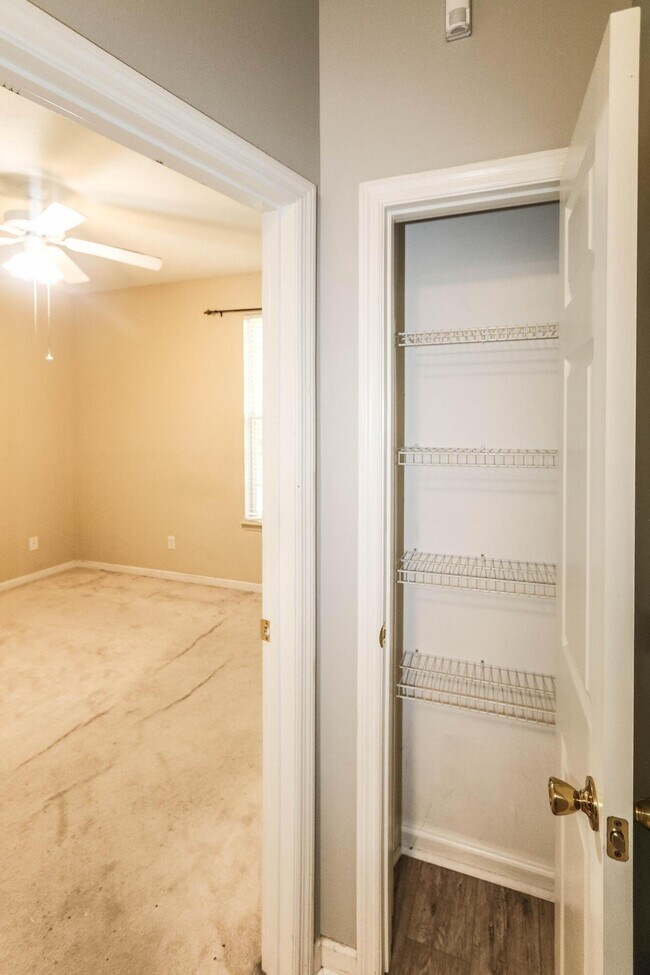 Building Photo - 5803 Carriage Hills Dr
