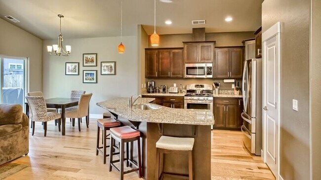 Building Photo - Great Curb Appeal