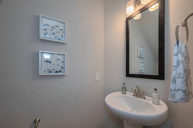 Building Photo - 8418 Oak Leaf Point Dr