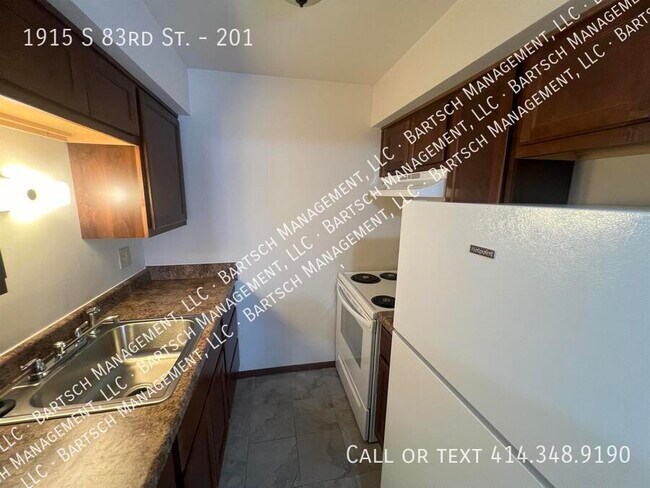 Building Photo - 1915 S 83rd St