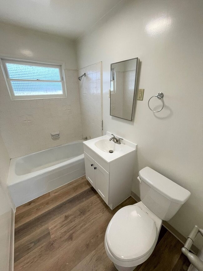 Building Photo - 222