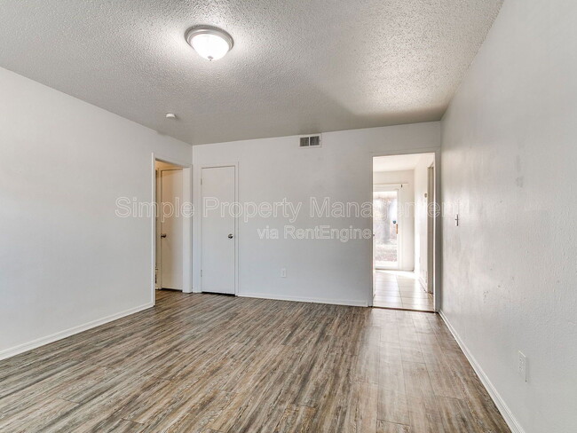 Building Photo - 9524 McIntosh Ave