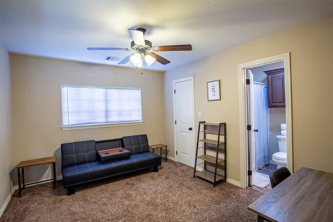 Building Photo - 731 Dominik Dr