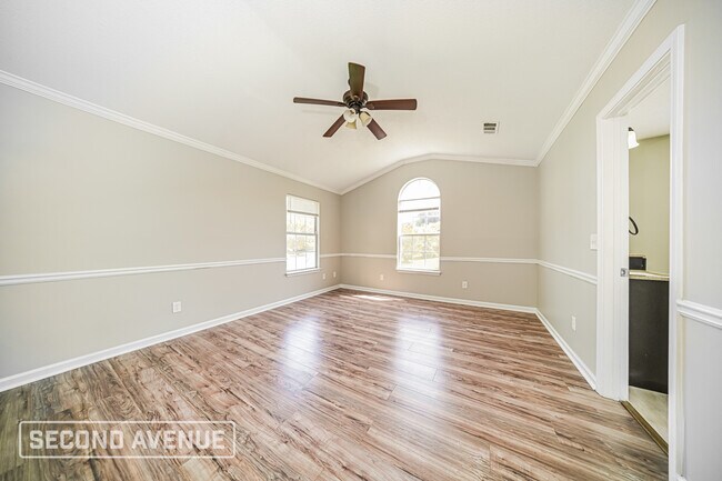 Building Photo - 320 Brookside Dr