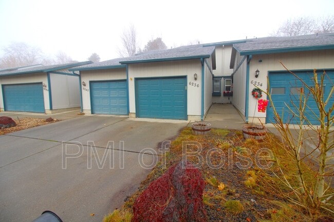 Building Photo - 6236 Coach Royale Ln
