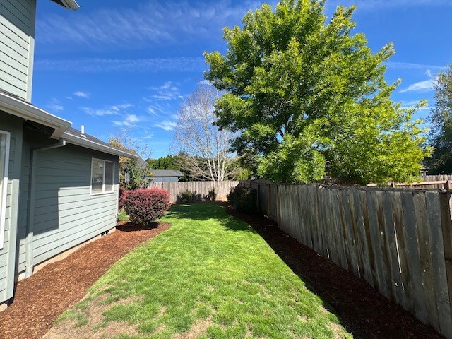 Building Photo - 7403 Shadowwood Ct NE