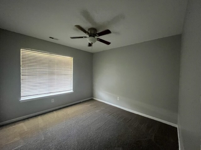 Building Photo - 2825 Sloan Dr