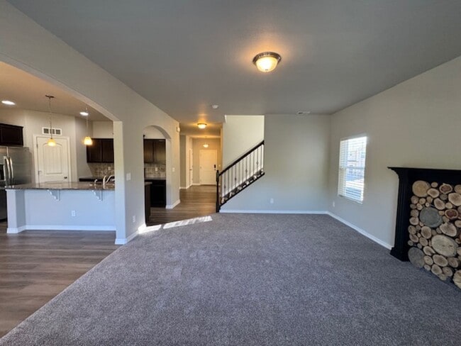 Building Photo - Nearly New 3-Bedroom Home in Beautiful Mon...