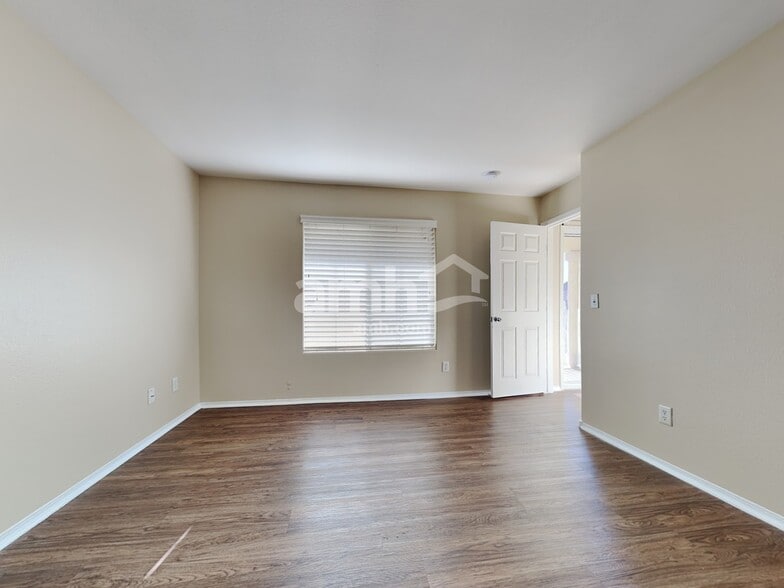 Building Photo - 9875 Travis Lake Ct