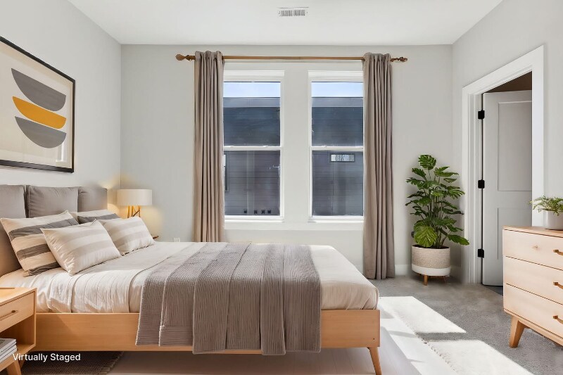 Building Photo - 107 E 9th St