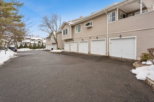 Building Photo - 67 Bentley Ct