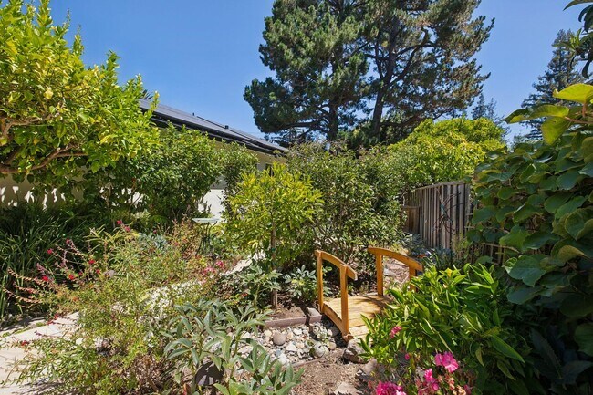 Building Photo - Beautiful Ranch Home with Bonus Room & Detached ADU | Minutes to Downtown