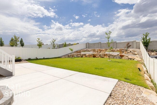 Building Photo - 2577 N Velvet Moon Dr