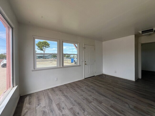 Building Photo - P054