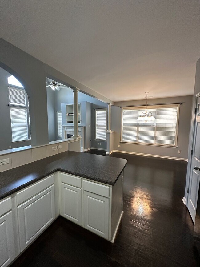 Building Photo - Move In Ready! Newly Refinished Floors! Upgraded Fixtures!