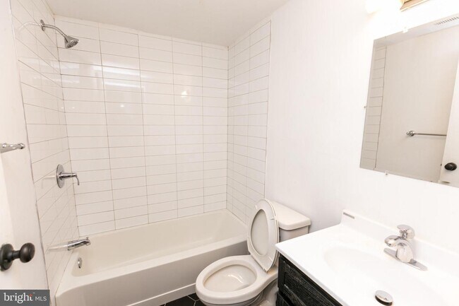 Building Photo - 311 N 33rd St