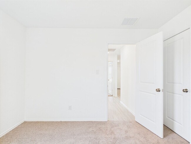 Building Photo - Comfortable and Functional 3 Bedroom, 2 Bathroom Home